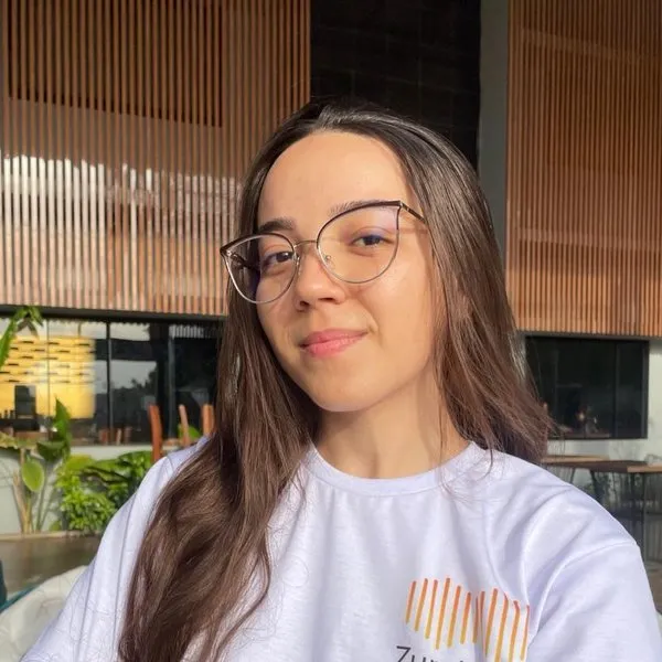 Mayra Oliveira